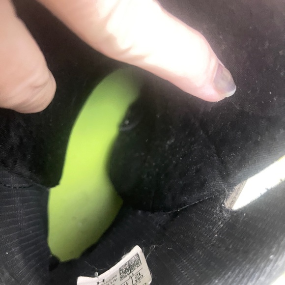 Under Armor, Mens Football/Soccer Cleats, black, size 12 very good condition - Picture 5 of 7